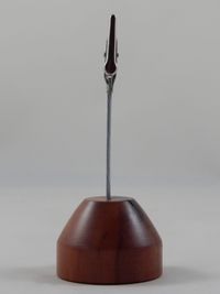 Zettelhalter 1, Birne // Durchmesser am Fu&szlig;: 48 mm // Metallstange mit Klammer zum Befestigen von Zetteln, etc. // Preis: 3,00 &euro;
